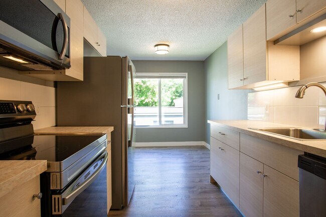 Building Photo - Spacious 2 Bedroom with Stylish Updates + A/C, W/D, D/W!