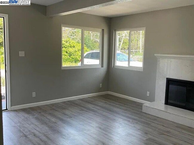 Building Photo - 1285 Russell Way