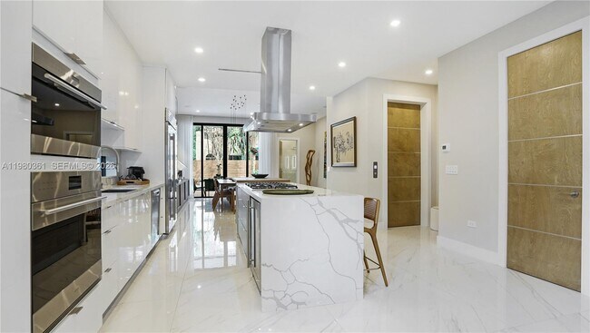 Building Photo - 3075 Mary St