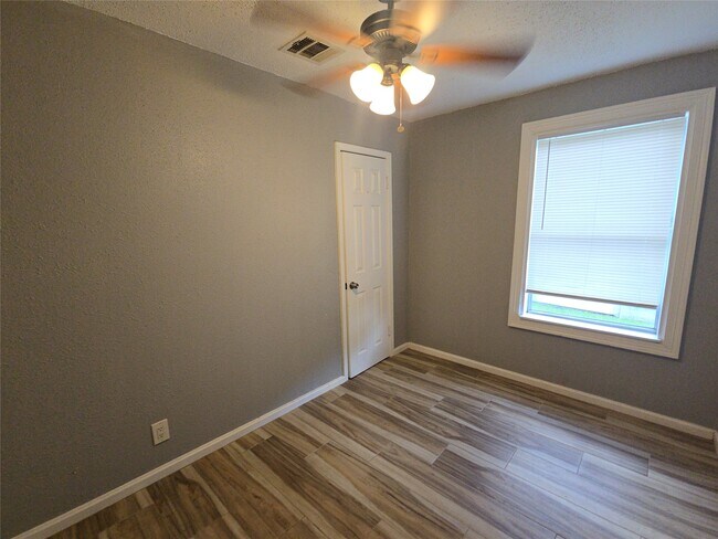 Building Photo - 5115 Balkin St