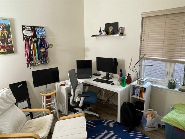 Building Photo - 110 Strathmore Rd