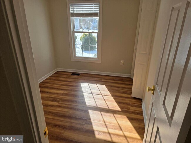 Building Photo - 10217 McKean Ct