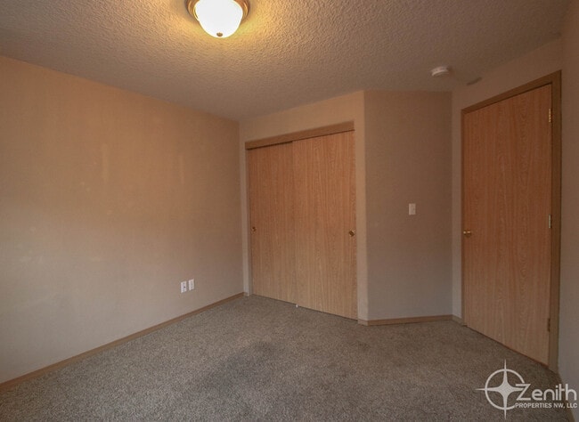 Building Photo - 2712 NE 164th Pl