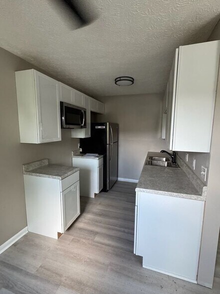 Building Photo - 4 Bryant Ln