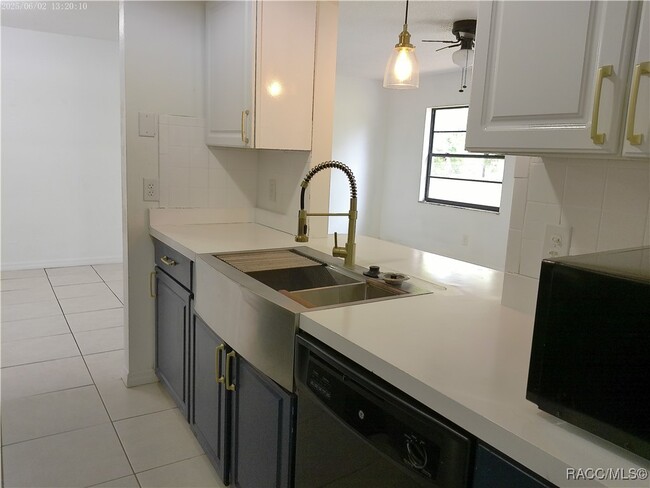 Building Photo - 5526 S Bristol Terrace