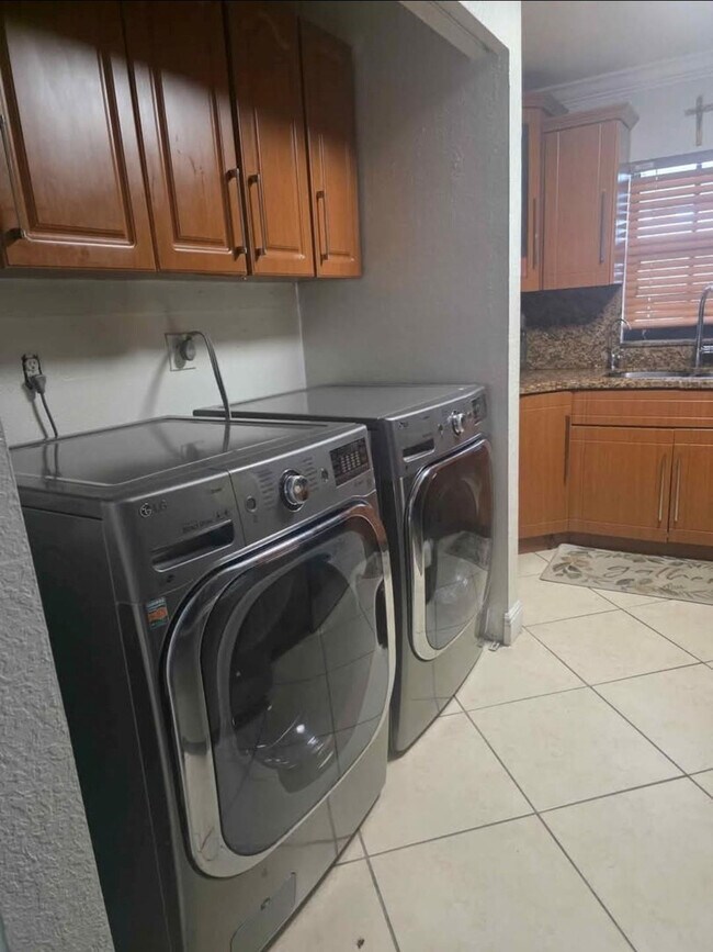 Building Photo - 11821 SW 18th St