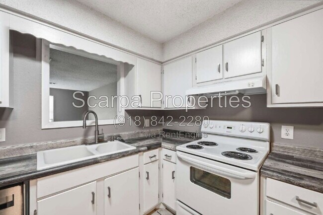 Building Photo - 3119 S 130th E Pl
