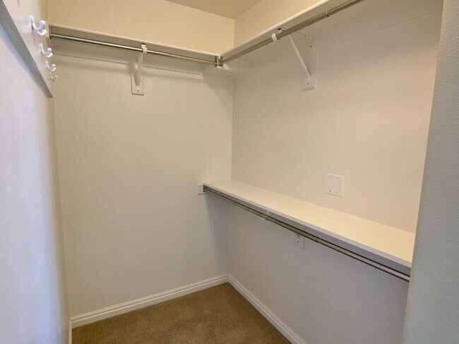 Building Photo - Beautiful 2 Bedroom Condo in North Orem