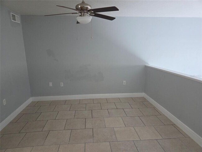 Building Photo - 4001 Woodfern Dr