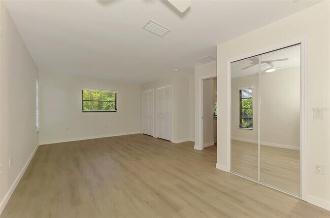 Building Photo - 2340 Palmetto St