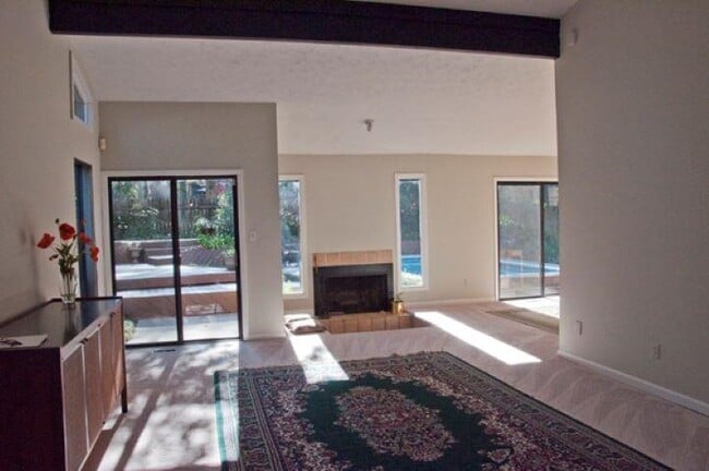 Building Photo - 2983 Bay Shore Dr