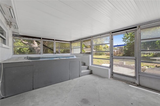 Building Photo - 4430 Shoreline Dr