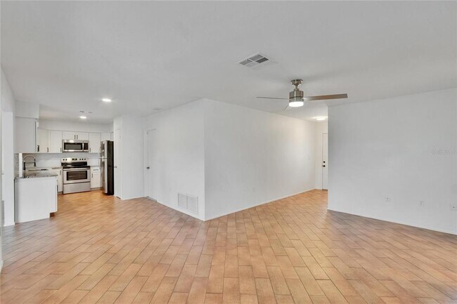 Building Photo - 1695 E Orangecrest Ave