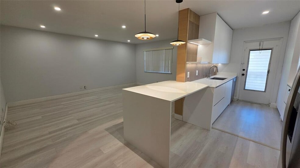 Building Photo - 8704 NW 35th St