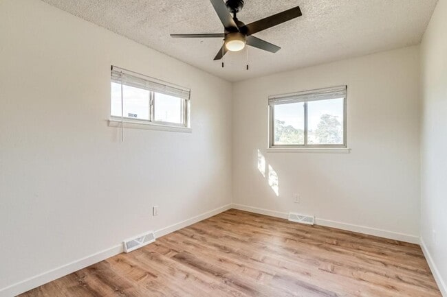 Building Photo - 9341 Hoffman Way