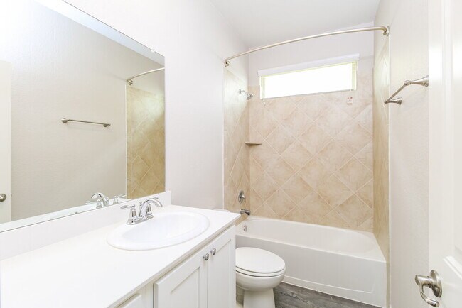 Building Photo - 2157 Barx Dr