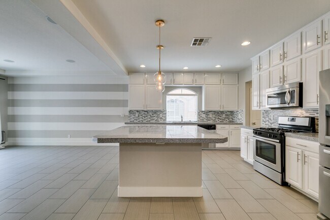 Building Photo - 4586 W Camero Ave