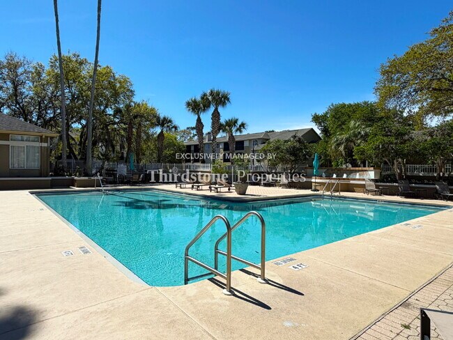Building Photo - 11 Arbor Club Dr