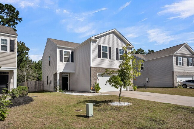 Building Photo - 4 Bedroom 3 Bath Home Located in Shell Pointe at Cobblestone Village in Summerville!