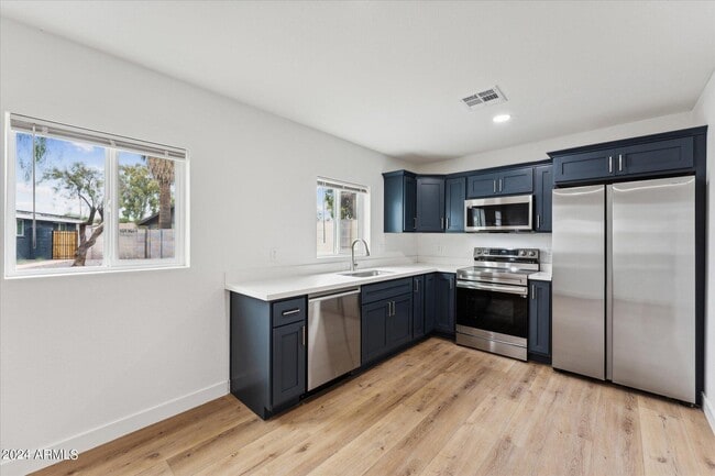 Building Photo - 1548 N Upland Cir