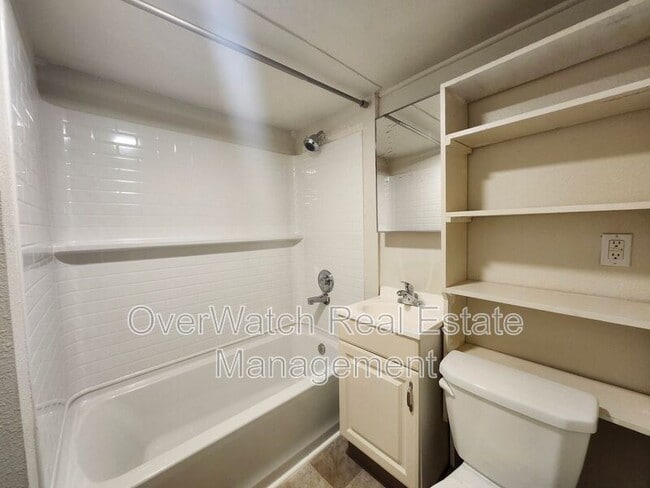 Building Photo - 1550 Medfra St