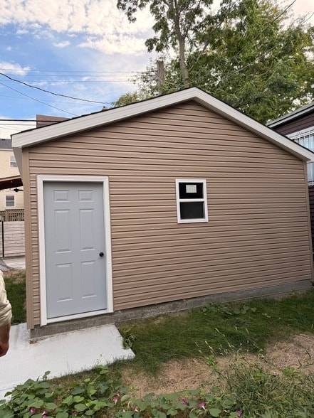 Building Photo - 3823 W Wabansia Ave