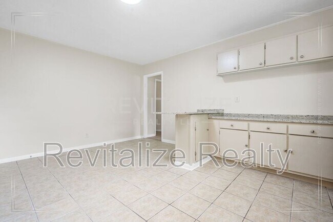 Building Photo - 2531 W David Dr
