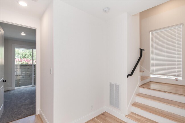 Building Photo - 3821 N Braeswood Blvd