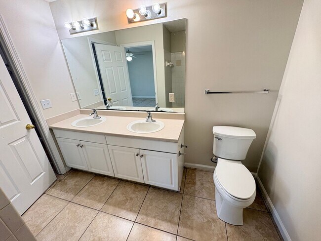 Building Photo - Welcome To The Estates At Westbury