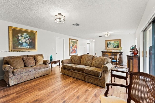 Building Photo - 901 NW 26th Ave