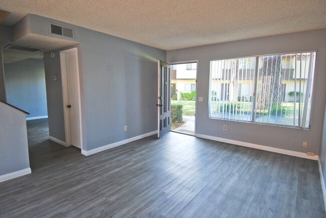 Building Photo - 1097 S Santo Antonio Dr