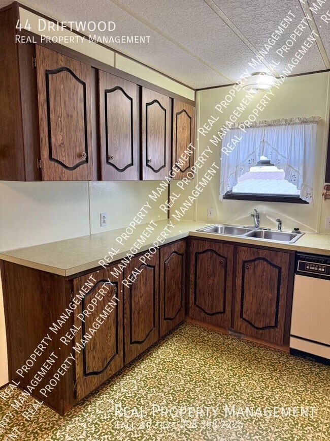 Building Photo - 44 Driftwood-