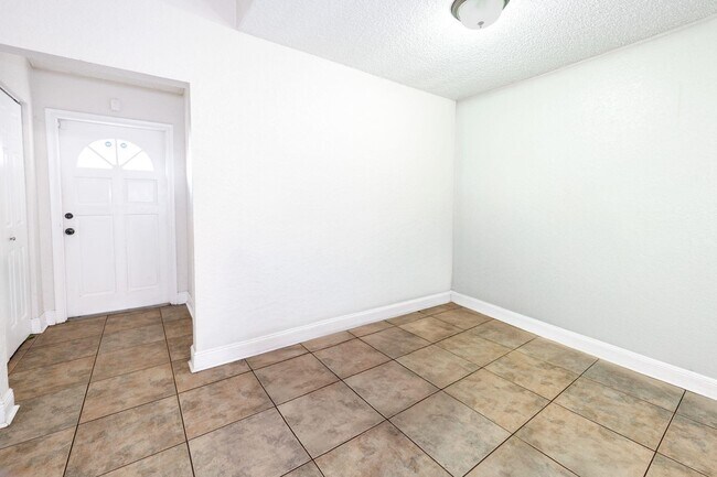 Building Photo - 3504 Waterview Cir