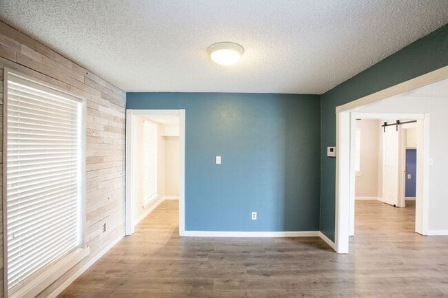Building Photo - 1535 Rocky Point Dr