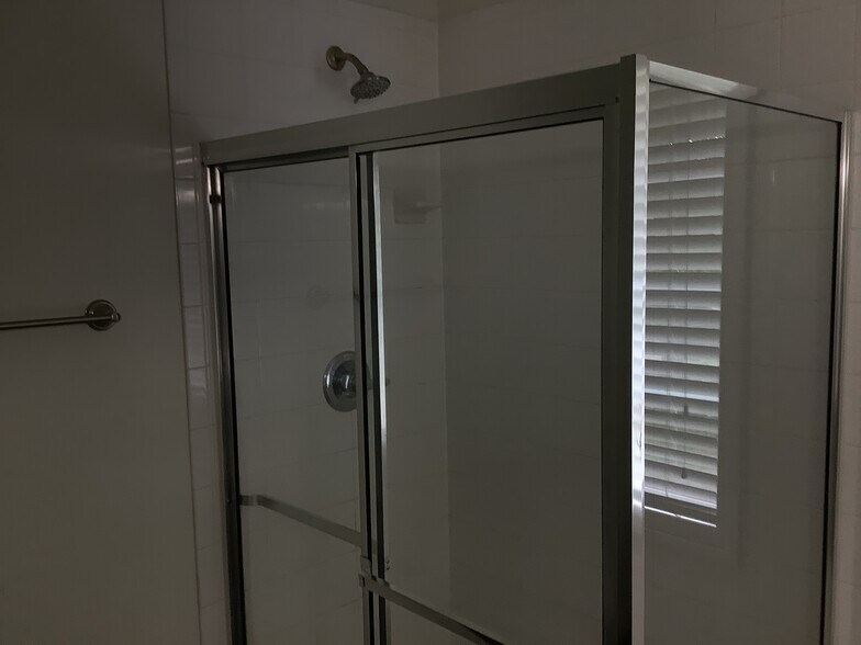 Building Photo - 2106 Forest Edge Dr
