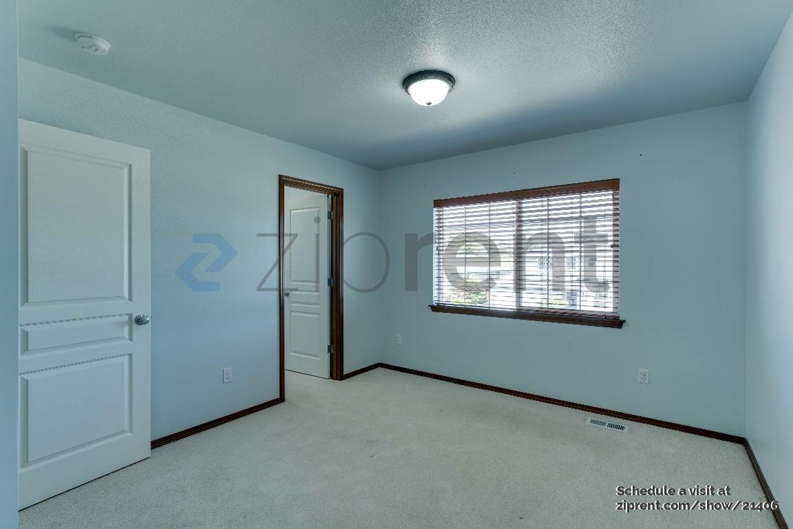 Building Photo - Unit