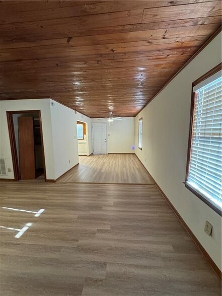 Building Photo - 3599 Ridge Rd SE