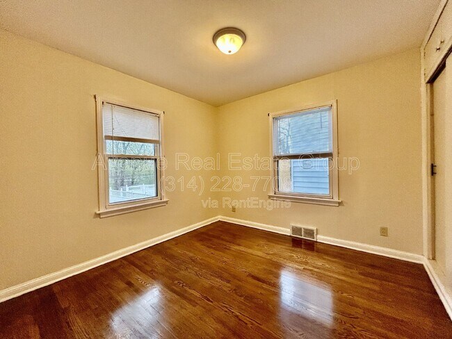 Building Photo - 7105 Circleview Dr