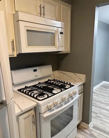 Building Photo - 120 Charter Oaks Dr