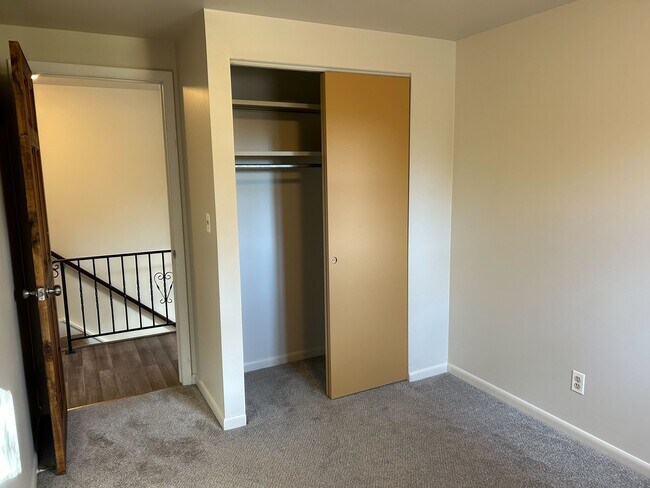 Building Photo - 100 Brittany Dr