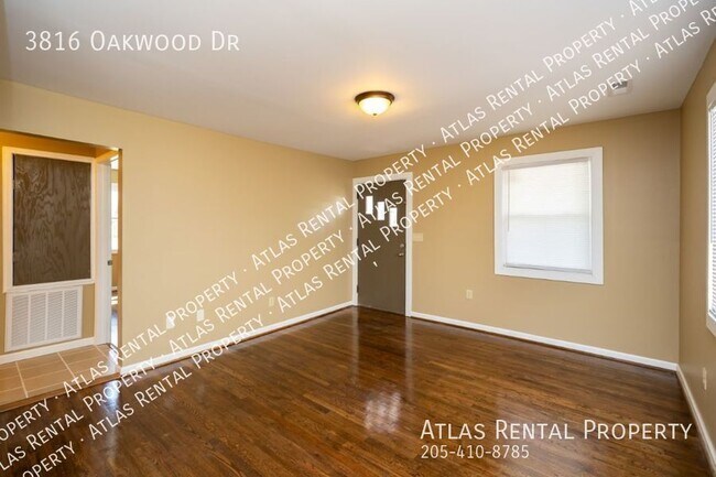 Building Photo - 3816 Oakwood Dr
