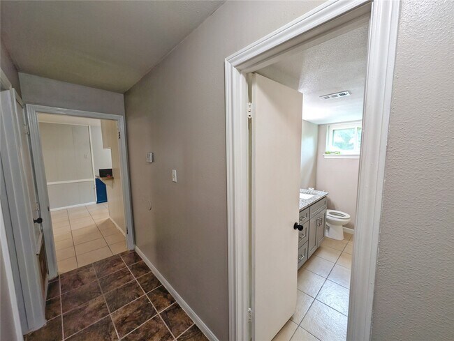 Building Photo - 4919 Connorvale Rd