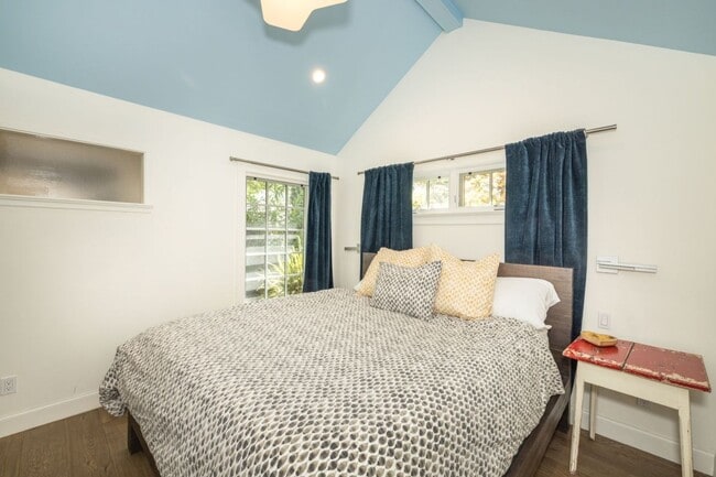Building Photo - 5 Year "Young" Cottage w/ AC & Private Yard!
