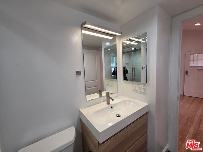 Building Photo - 311 N Venice Blvd