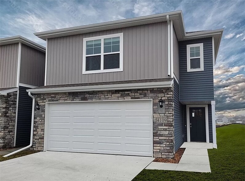 Building Photo - 322 Juniper Dr