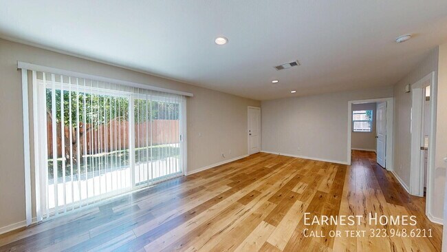 Building Photo - 15033 Hartland St