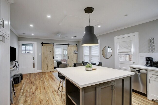 Building Photo - 127 Payne St