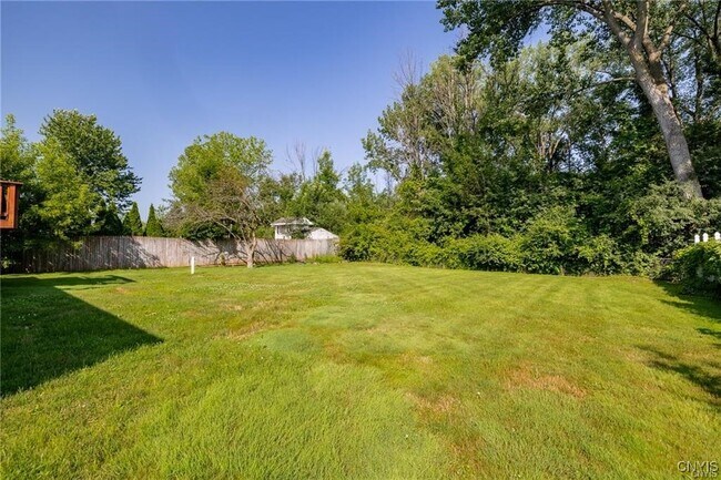 Building Photo - 9 Tree Line Dr