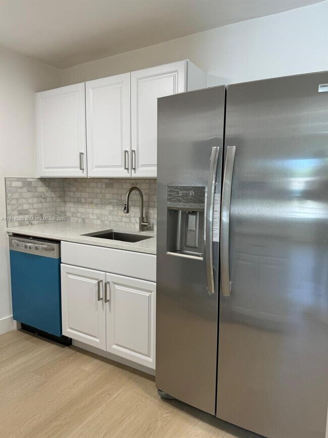 Building Photo - 4 bedroom in Dania Beach FL 33314