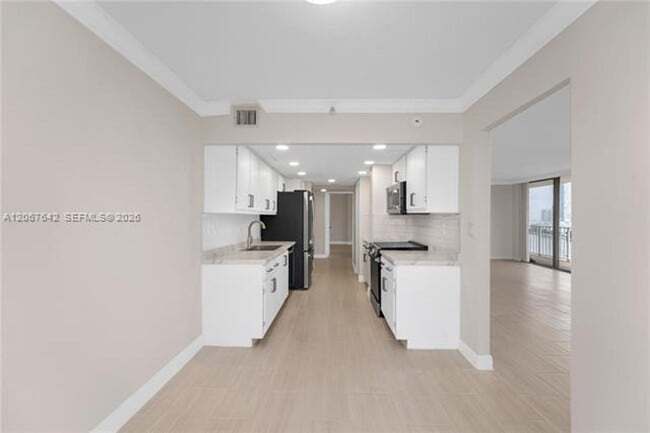 Building Photo - 290 174th St